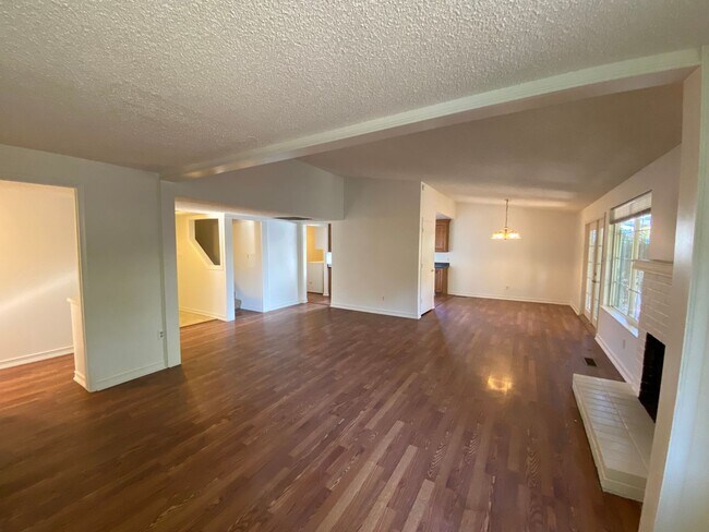 Building Photo - 843 Glen Martin Dr