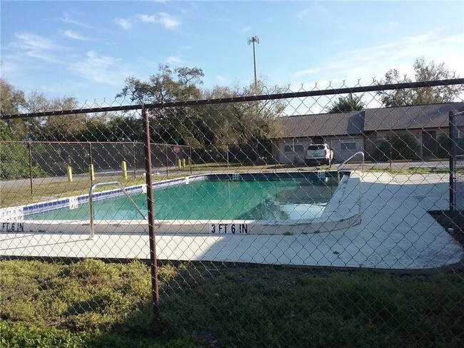 Building Photo - 1307 54th Ave E