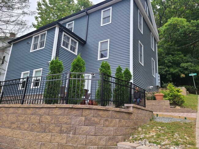 Primary Photo - 89 Chestnut St