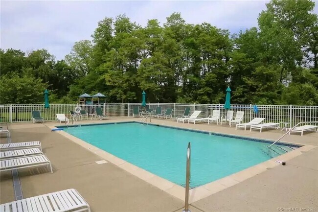 Building Photo - 2002 Larson Dr