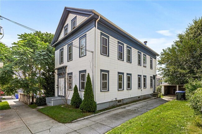 Building Photo - 207 Power St