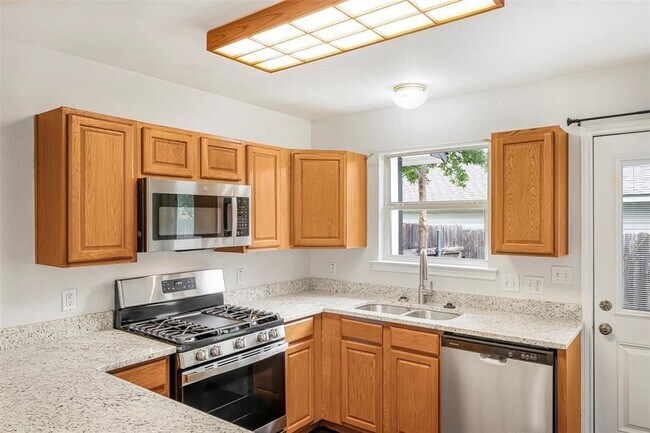 Building Photo - 613 Broken Bow Dr