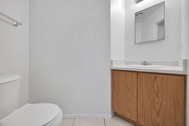 Building Photo - Charming 3-Bedroom, 2.5-Bath Home with Spa...