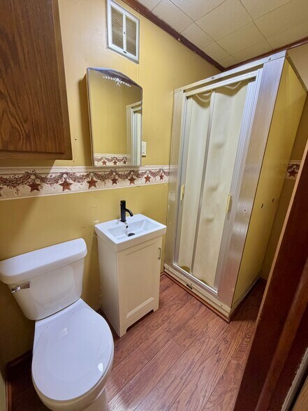 Building Photo - 3220 Franklin Ave