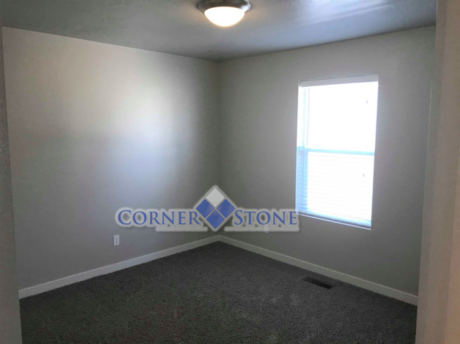 Building Photo - Pet Friendly Home in Nampa!