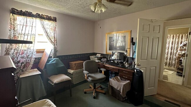 Building Photo - 204 Crest Dr