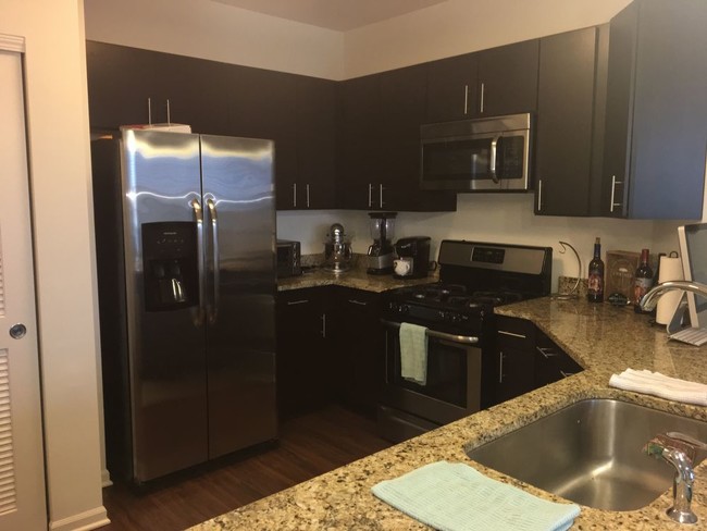 Building Photo - 2671 Showplace Dr