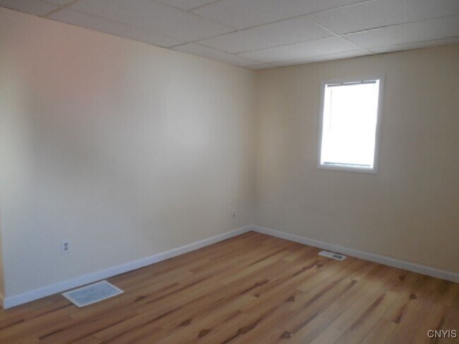 Building Photo - 835 Ann St