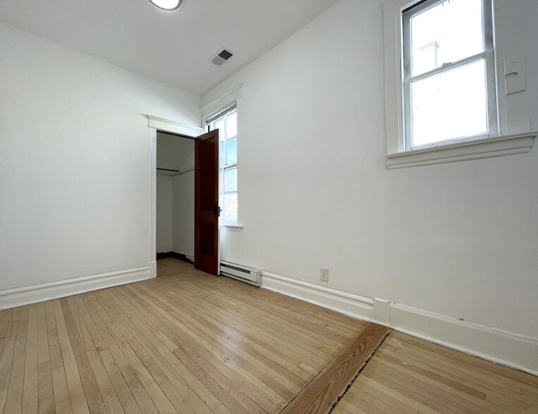 bedroom - 1321-2 East Ave