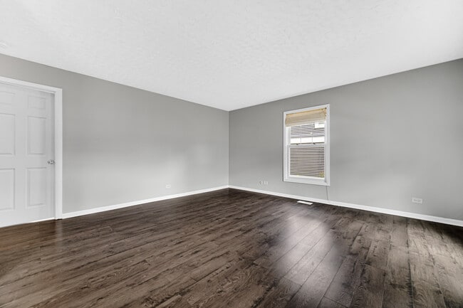 Building Photo - 323 Somerset Ln