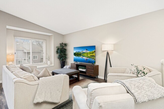 Building Photo - 3 bd, 2 bathroom, 2 car garage two level end unit town home