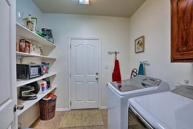 Building Photo - 9723 Calle Chamisa NW