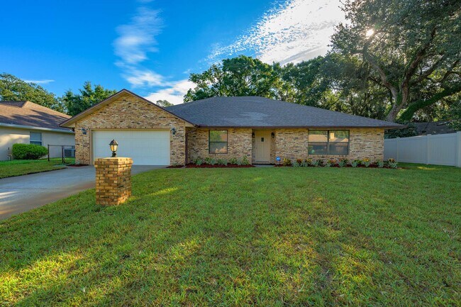 Building Photo - 1523 Poplar Dr