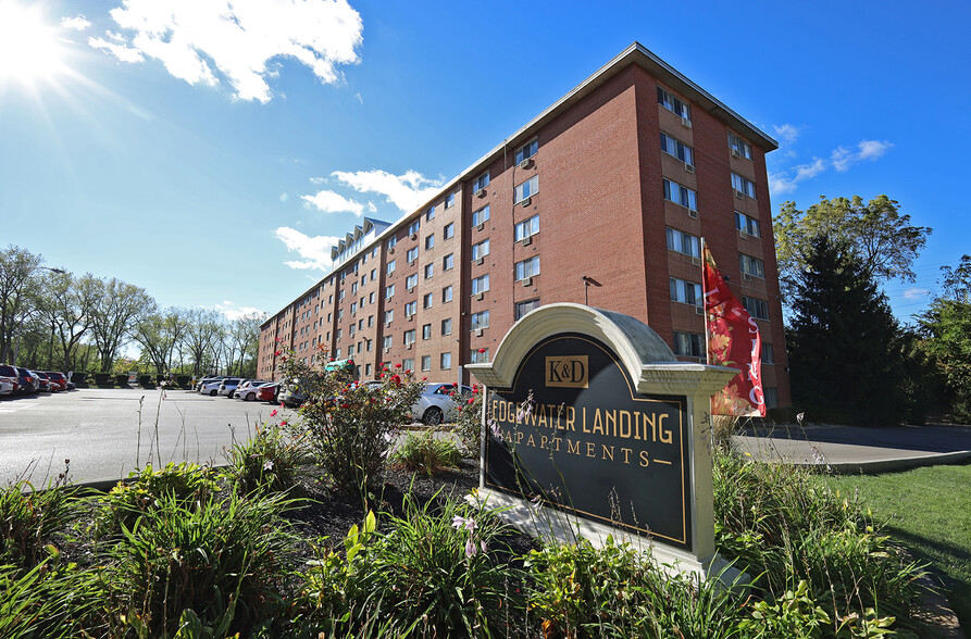 Welcome Home to Edgewater Landing - Edgewater Landing