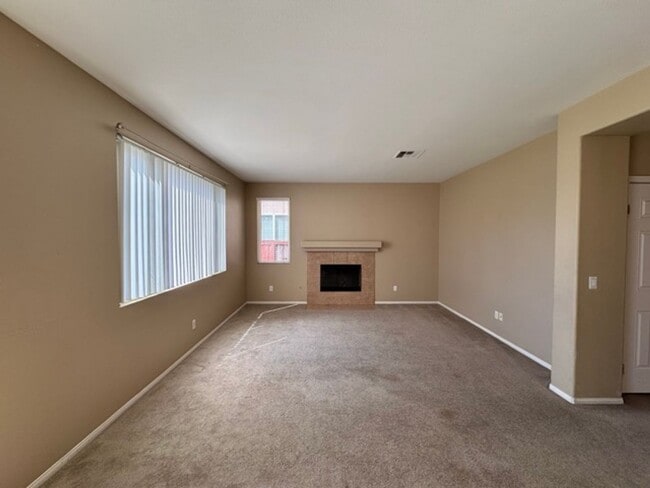 Building Photo - 4 Bedroom Menifee home on Menifee Lakes Go...