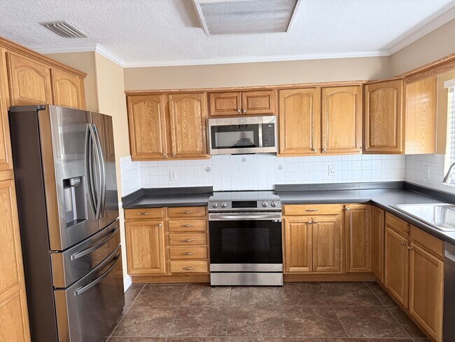 Building Photo - 16356 SE 87th Ave