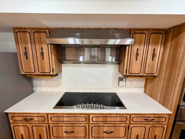 Building Photo - 465 SE Naranja Ave