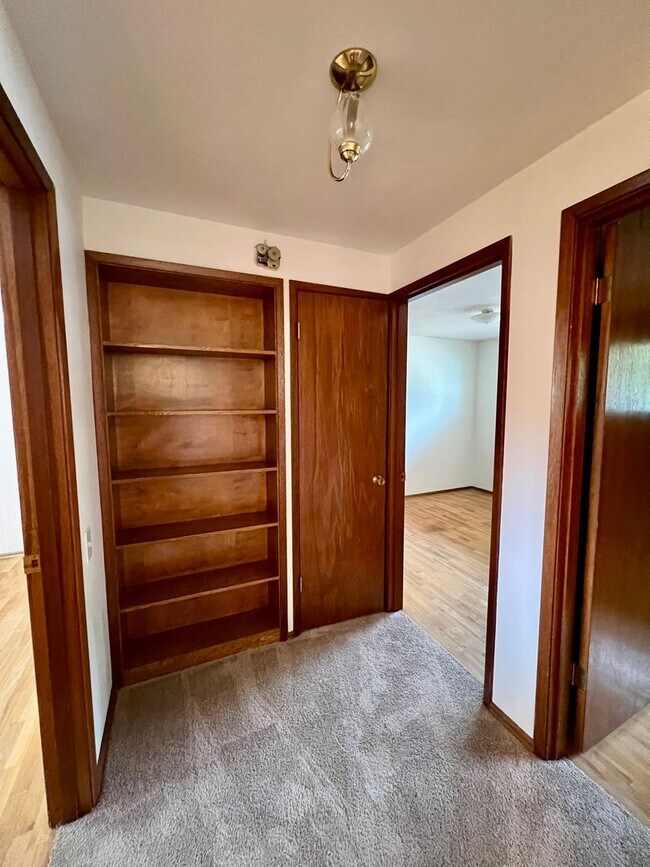 Building Photo - Updated 3BD Rambler w/ Exterior Amenities