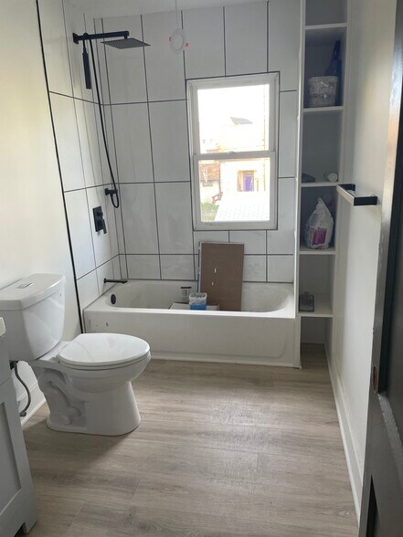2nd Floor Bath - 719 S 17th St