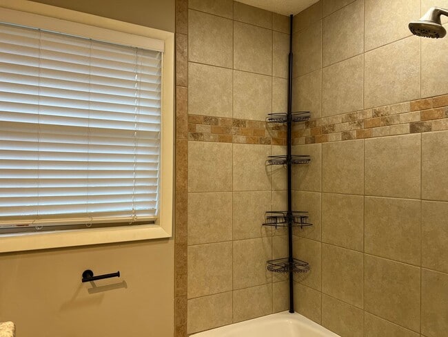 Building Photo - Gorgeous 2 bedroom 2 bath in Enterprise, AL