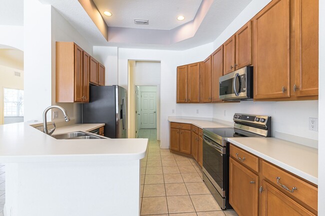 Building Photo - 4 Bed / 3 Bath Unfurnished Family Home wit...