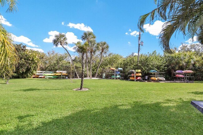 Building Photo - 573 Spanish Dr N