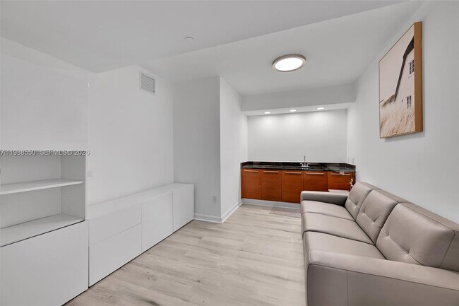 Building Photo - 1830 S Ocean Dr