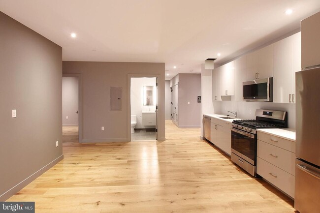 Building Photo - Luxurious 5-Bedroom Unit in Mt Vernon Square