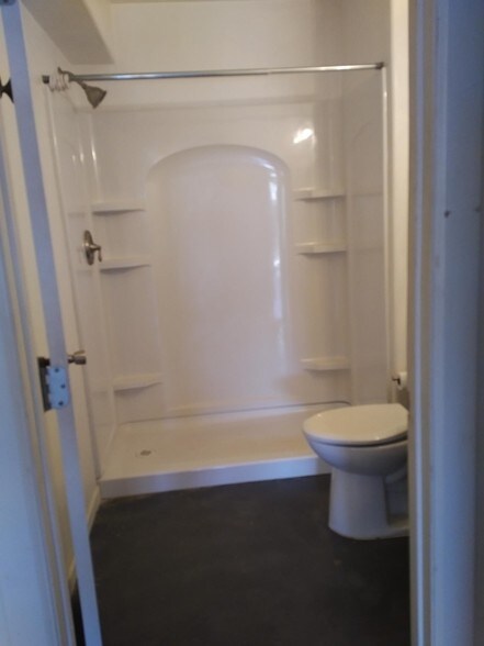 Shower - 1418 S Stanley Pl