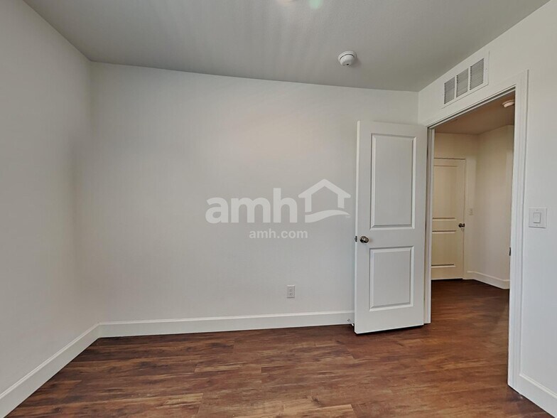 Building Photo - 284 Yasmin Daylily Pl