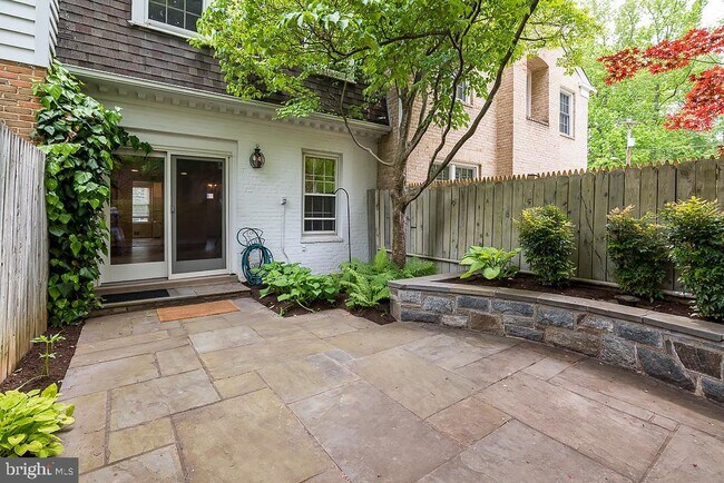 Building Photo - 3500 Hamlet Pl