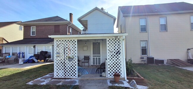 Building Photo - 2 Bedroom 1.5 Bathroom in Middletown