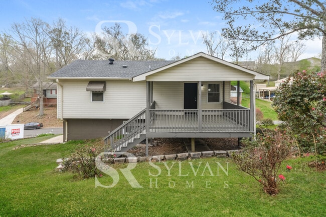 Building Photo - Prepare to fall in love with this 4 bedroom, 2 bathroom home