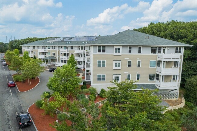 Building Photo - 2 Inwood Dr