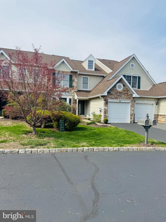 Building Photo - 242 Patriot Hill Dr