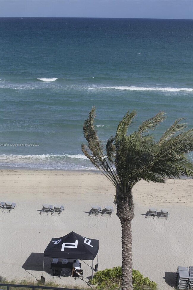 Building Photo - 18555 Collins Ave