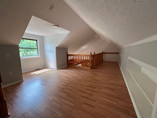 Building Photo - Spacious Log Cabin with Bonus Room. Country Living!