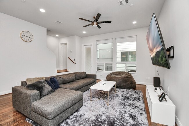 Building Photo - 326 Eado Park Cir