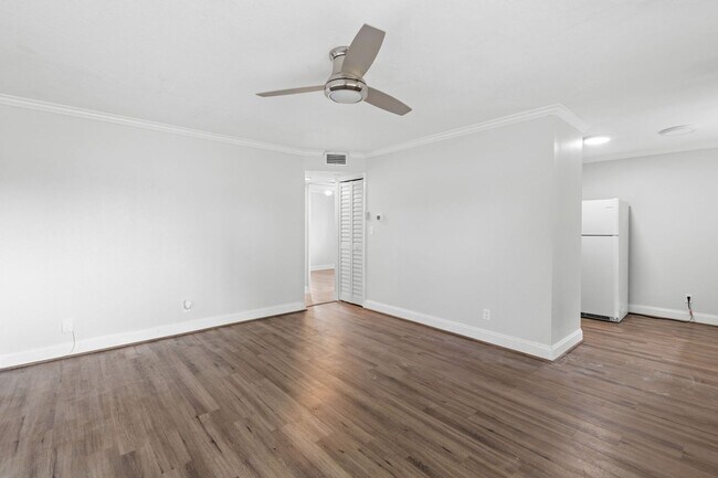 Building Photo - Modern 2BR/1BA Home with Spacious Fenced Yard