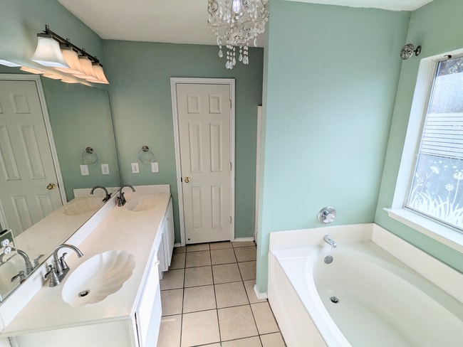 Building Photo - 124 S Bending Oak Ln