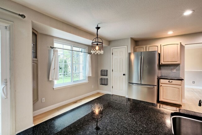 Building Photo - Absolutely Stunning 4 Bedroom Home in Mariana Butte