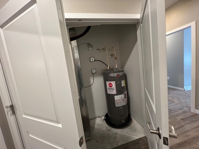 Building Photo - 4440 - 4450 S 26th St