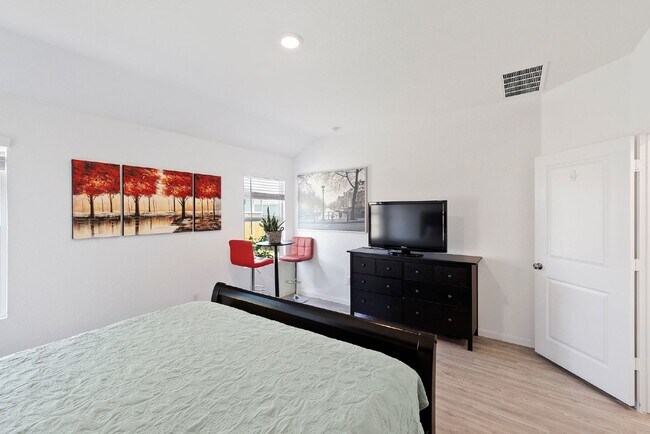 Building Photo - Primary Closet Made for Kings & Queens - UP TO 1 MONTH FREE RENT AVAILABLE!