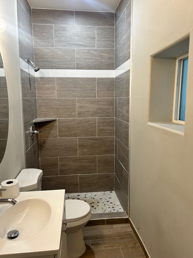 Building Photo - 382 W Quarry St