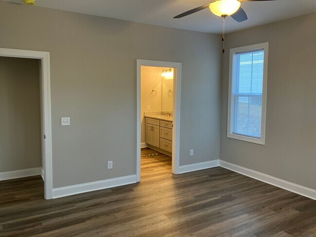 Building Photo - 3 Bedroom 2 Bathroom house located in Mill Creek Cove