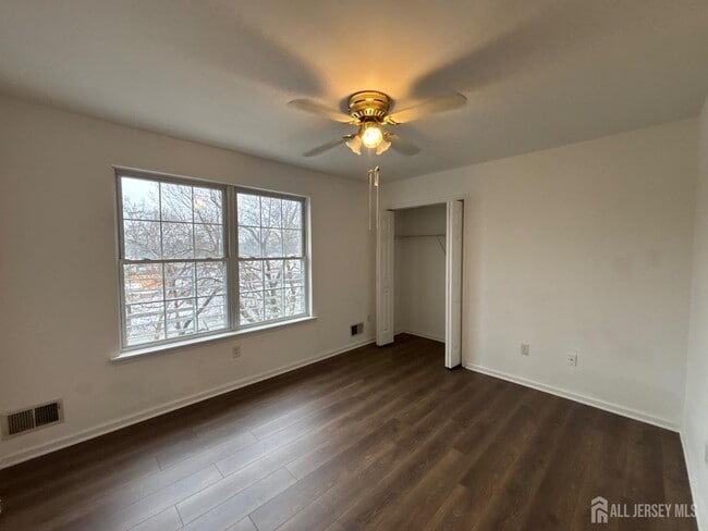 Building Photo - 921 Walnut St