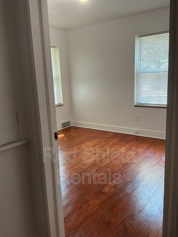 Building Photo - 210 Perrin St