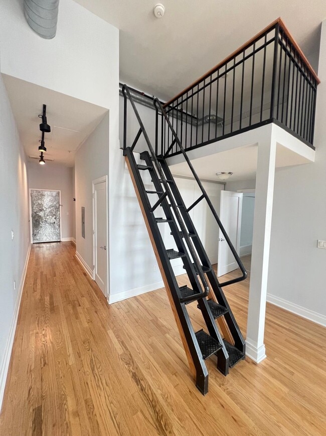 Building Photo - 338 Grove St