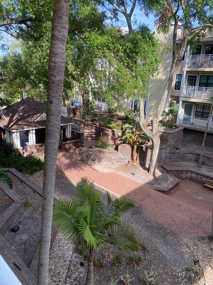 Building Photo - 1000 W Horatio St