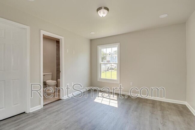 Building Photo - 2913 Running Creek Ln